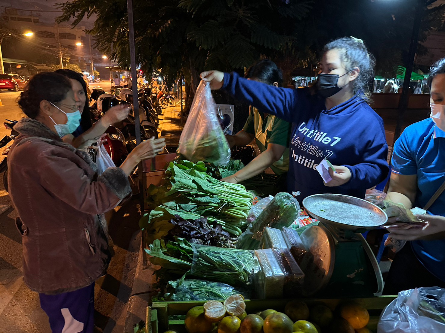 title - ส.ป.ก.สุโขทัย ร่วมใจส่งสุขปีใหม่ มอบให้ประชาชน